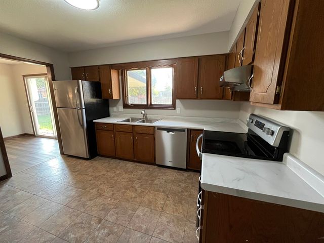 717 E Magnolia Road, Salina, KS 67401