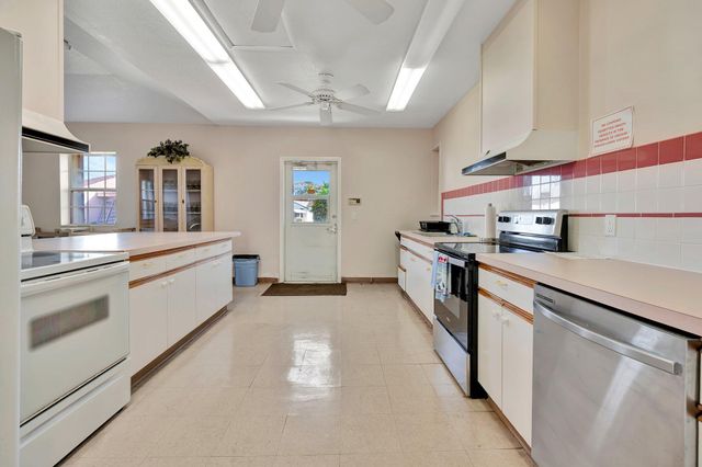 3154 Meridian Way S 2, Palm Beach Gardens, FL 33410