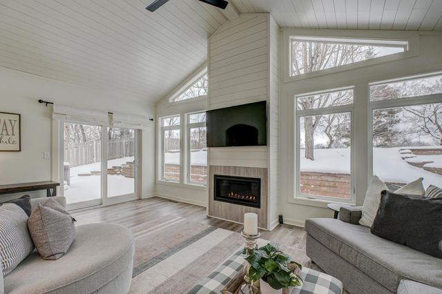 18848 Barrington Drive, Eden Prairie, MN 55346