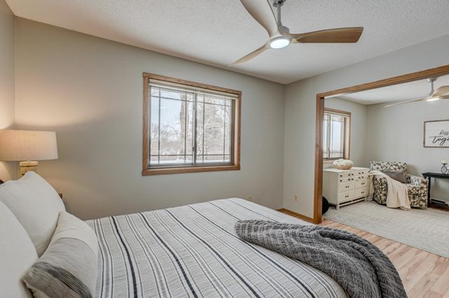 18848 Barrington Drive, Eden Prairie, MN 55346