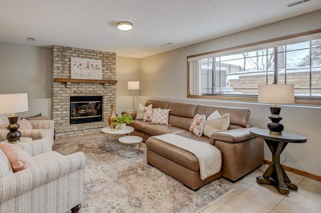 18848 Barrington Drive, Eden Prairie, MN 55346