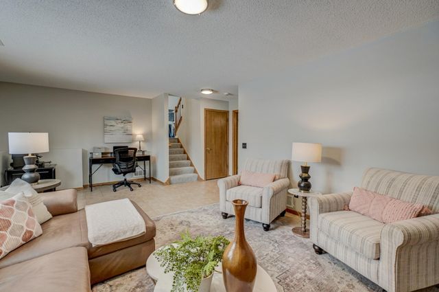 18848 Barrington Drive, Eden Prairie, MN 55346