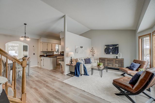 18848 Barrington Drive, Eden Prairie, MN 55346