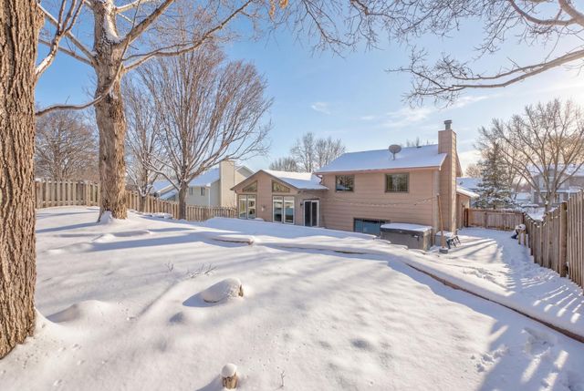 18848 Barrington Drive, Eden Prairie, MN 55346