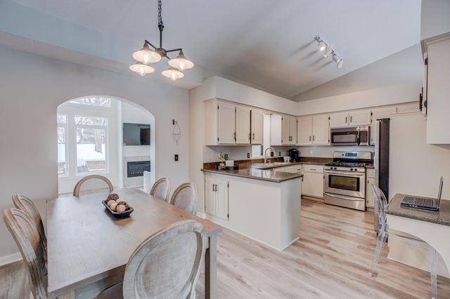 18848 Barrington Drive, Eden Prairie, MN 55346