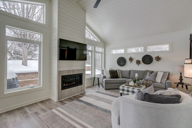 18848 Barrington Drive, Eden Prairie, MN 55346