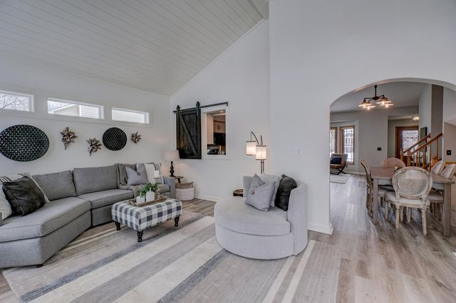 18848 Barrington Drive, Eden Prairie, MN 55346