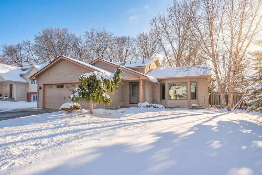18848 Barrington Drive, Eden Prairie, MN 55346
