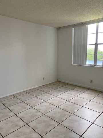 9440b Poinciana Place 404, Davie, FL 33324