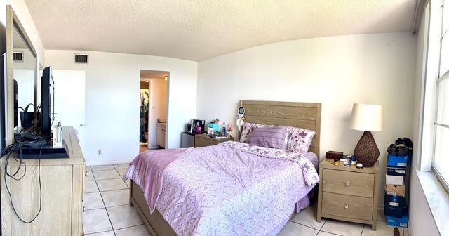 9440b Poinciana Place 404, Davie, FL 33324