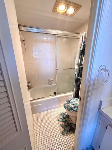 9440b Poinciana Place 404, Davie, FL 33324