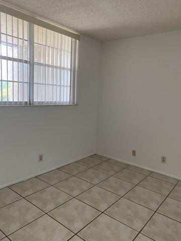9440b Poinciana Place 404, Davie, FL 33324