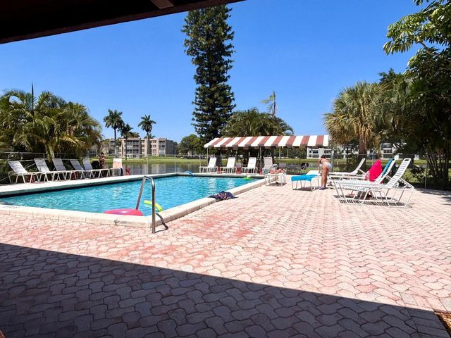 9440b Poinciana Place 404, Davie, FL 33324