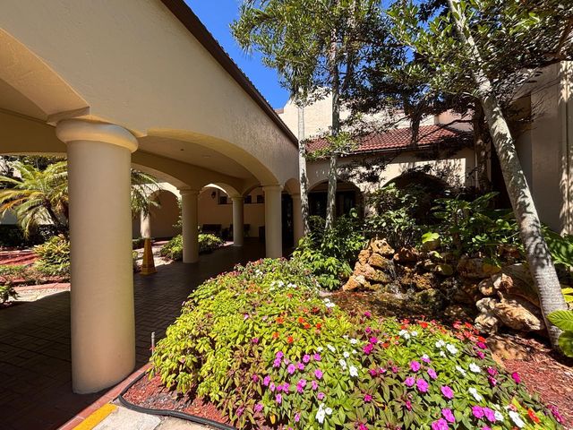 9440b Poinciana Place 404, Davie, FL 33324