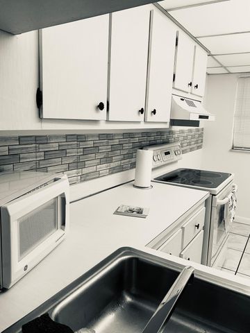 9440b Poinciana Place 404, Davie, FL 33324