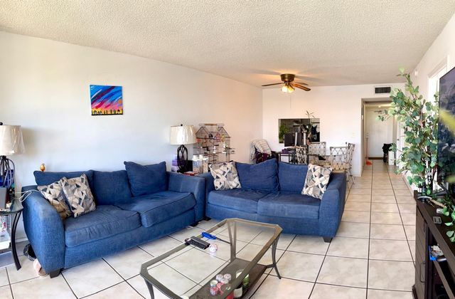 9440b Poinciana Place 404, Davie, FL 33324