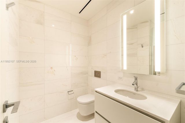 300 Biscayne Boulevard Way 2103C, Miami, FL 33131