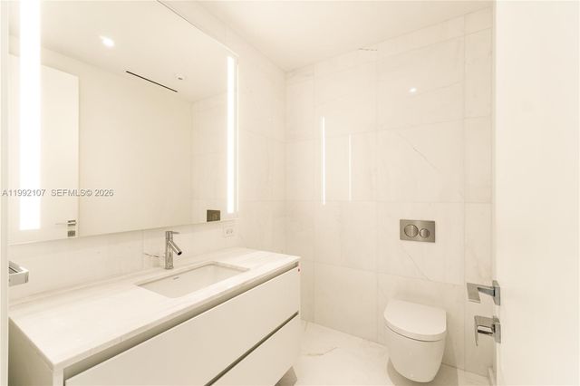 300 Biscayne Boulevard Way 2103C, Miami, FL 33131