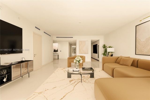 300 Biscayne Boulevard Way 2103C, Miami, FL 33131