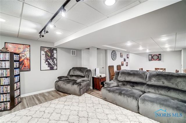 100 Bentley Drive, Perrysburg, OH 43551