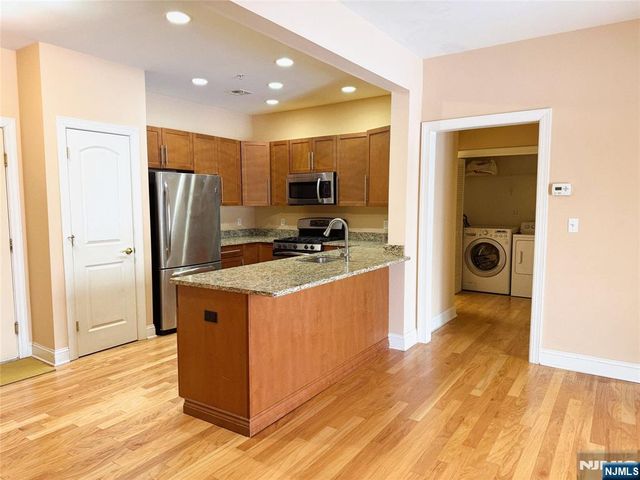 1305 Windsor Park Court 305, Englewood, NJ 07631