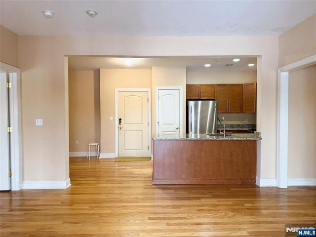 1305 Windsor Park Court 305, Englewood, NJ 07631