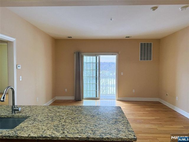 1305 Windsor Park Court 305, Englewood, NJ 07631