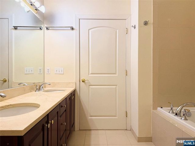 1305 Windsor Park Court 305, Englewood, NJ 07631