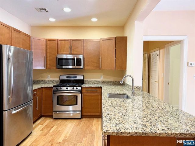 1305 Windsor Park Court 305, Englewood, NJ 07631