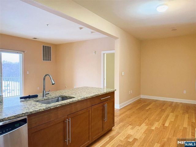 1305 Windsor Park Court 305, Englewood, NJ 07631