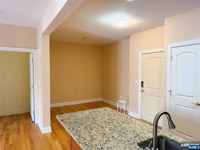 1305 Windsor Park Court 305, Englewood, NJ 07631