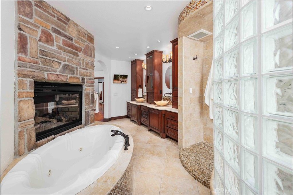 Image 12 of property listing at 4117 Vanetta Place, Studio City, CA 91604