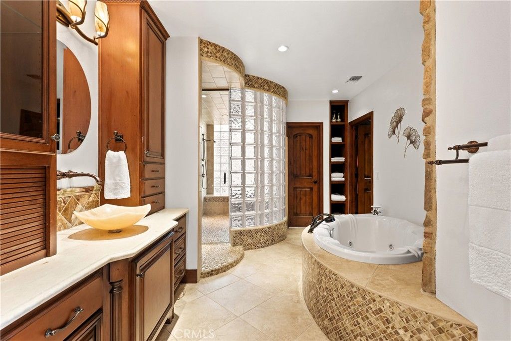 Image 13 of property listing at 4117 Vanetta Place, Studio City, CA 91604