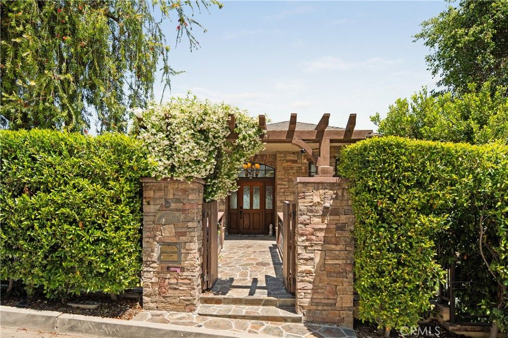 Image 18 of property listing at 4117 Vanetta Place, Studio City, CA 91604