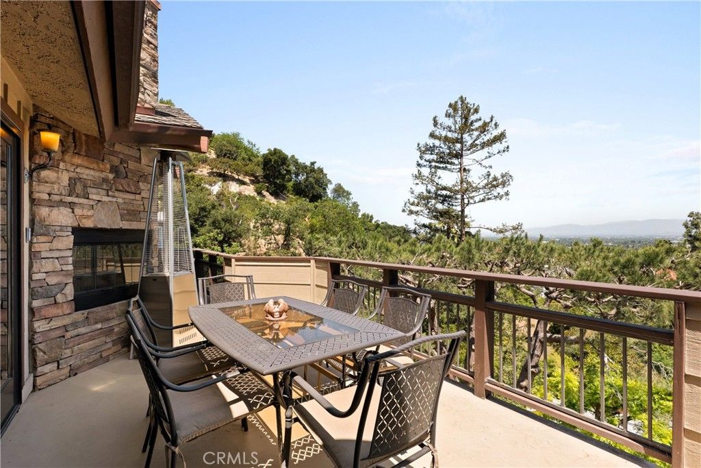 Image 23 of property listing at 4117 Vanetta Place, Studio City, CA 91604