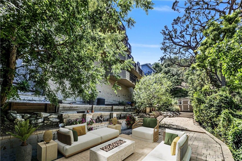 Image 26 of property listing at 4117 Vanetta Place, Studio City, CA 91604