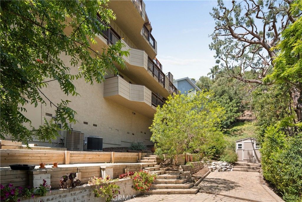 Image 27 of property listing at 4117 Vanetta Place, Studio City, CA 91604