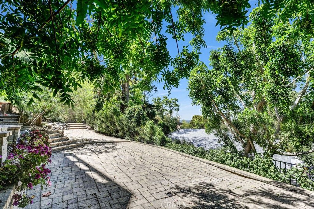 Image 28 of property listing at 4117 Vanetta Place, Studio City, CA 91604