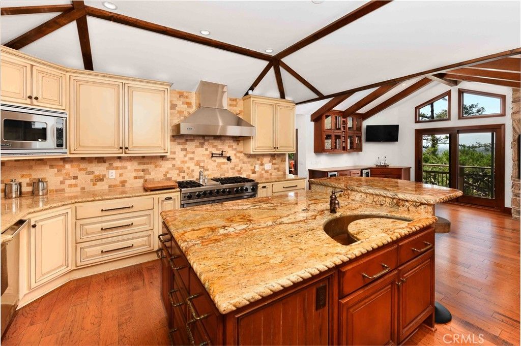 Image 3 of property listing at 4117 Vanetta Place, Studio City, CA 91604