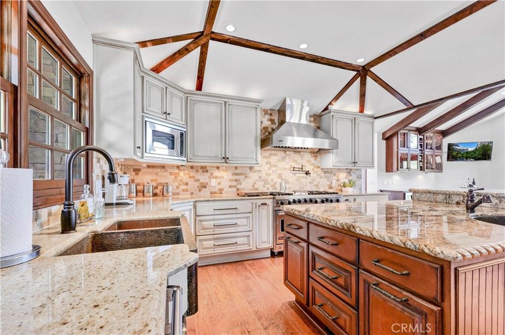 Image 4 of property listing at 4117 Vanetta Place, Studio City, CA 91604