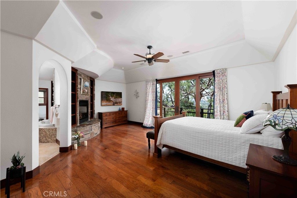 Image 9 of property listing at 4117 Vanetta Place, Studio City, CA 91604