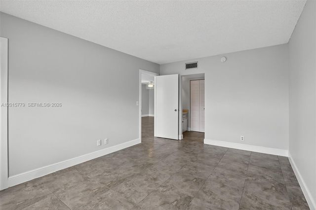 3050 NE 16th Ave 407, Oakland Park, FL 33334