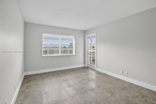 3050 NE 16th Ave 407, Oakland Park, FL 33334