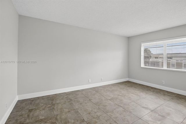 3050 NE 16th Ave 407, Oakland Park, FL 33334