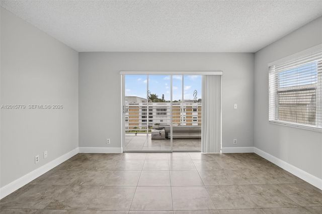 3050 NE 16th Ave 407, Oakland Park, FL 33334