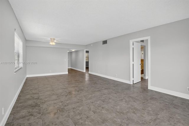 3050 NE 16th Ave 407, Oakland Park, FL 33334