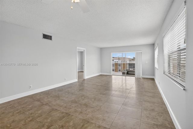 3050 NE 16th Ave 407, Oakland Park, FL 33334