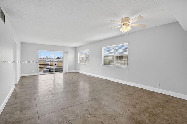 3050 NE 16th Ave 407, Oakland Park, FL 33334