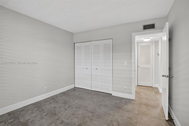 3050 NE 16th Ave 407, Oakland Park, FL 33334