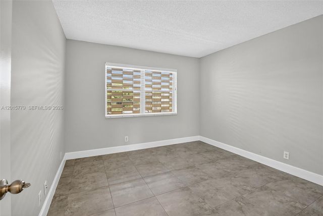 3050 NE 16th Ave 407, Oakland Park, FL 33334